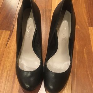 Black Aldo pumps
